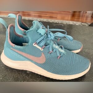 Nike Women's Teal and Mauve Athletic Shoes